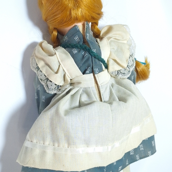Anne of Green Gables Treasury Edition Porcelain Doll - Picture 6 of 9